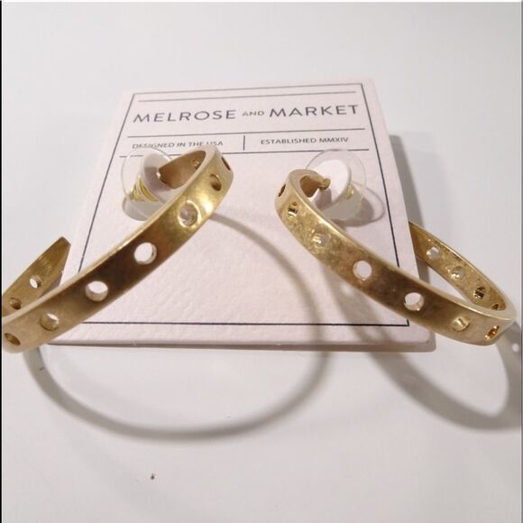 — Melrose and Market — Gold Hoop Earrings - Picture 6 of 8